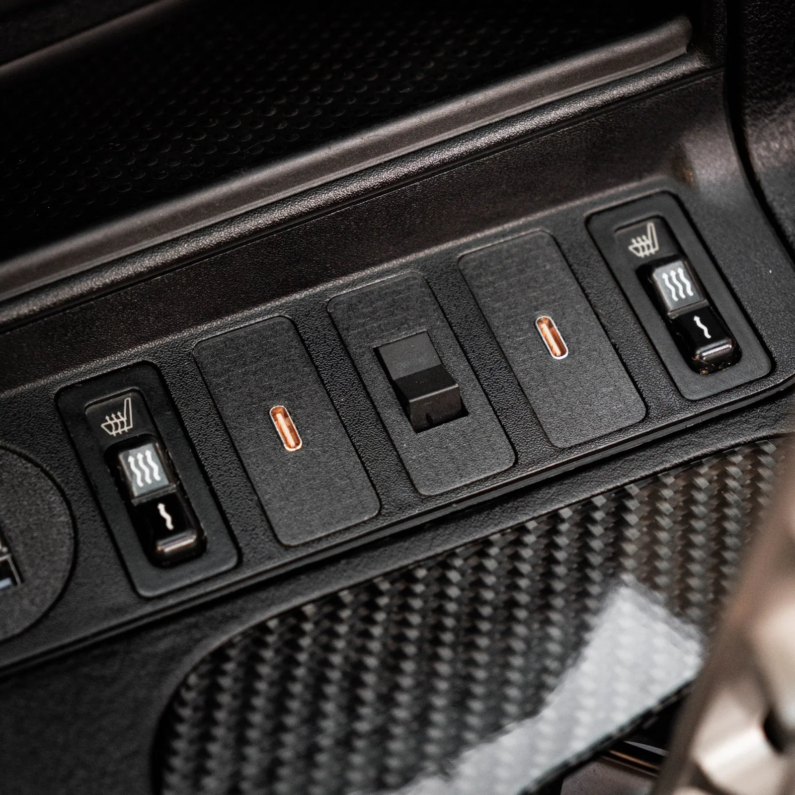 Rendition BMW E36 USB modules in the centre console switch panel