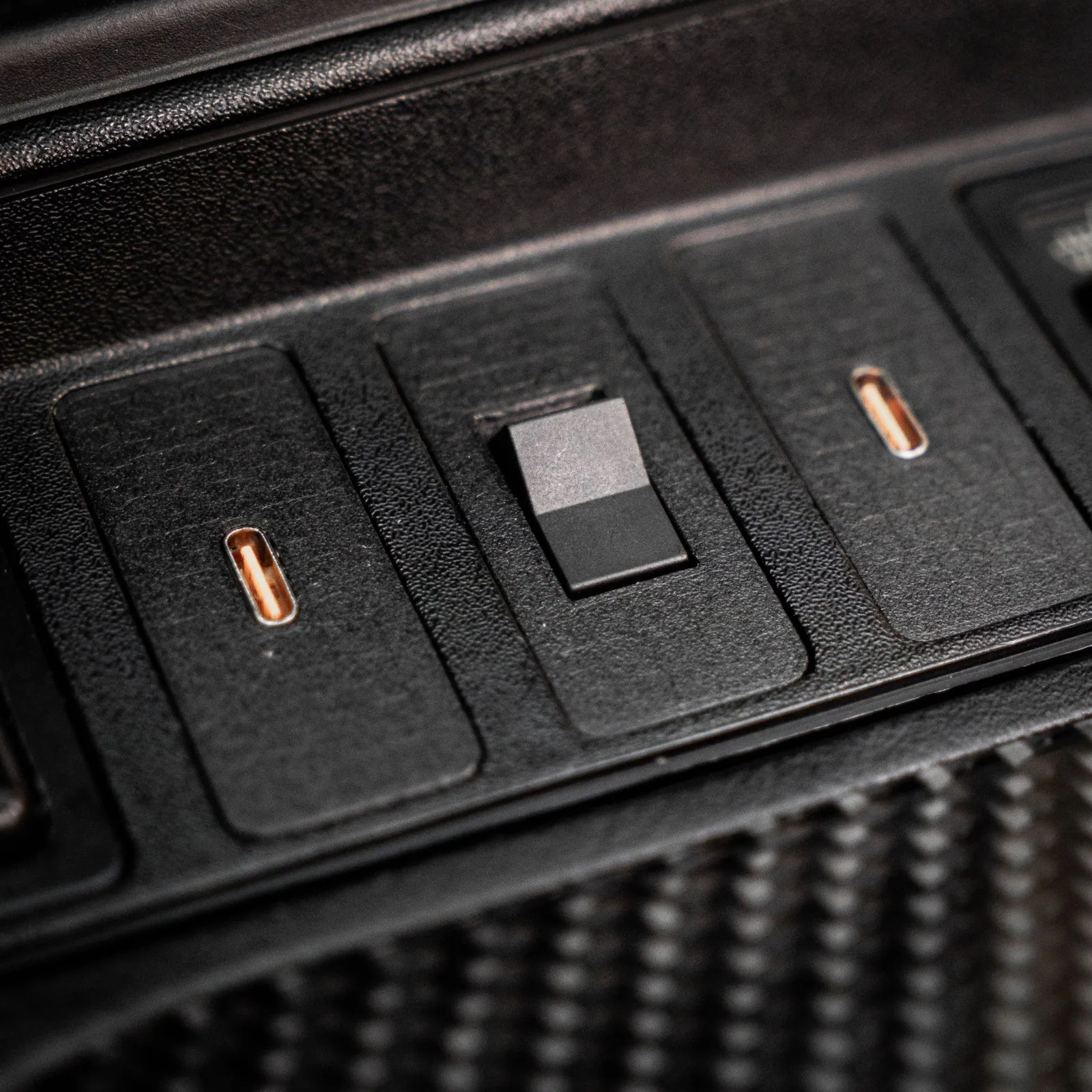 Rendition BMW E36 USB C module next to factory switches