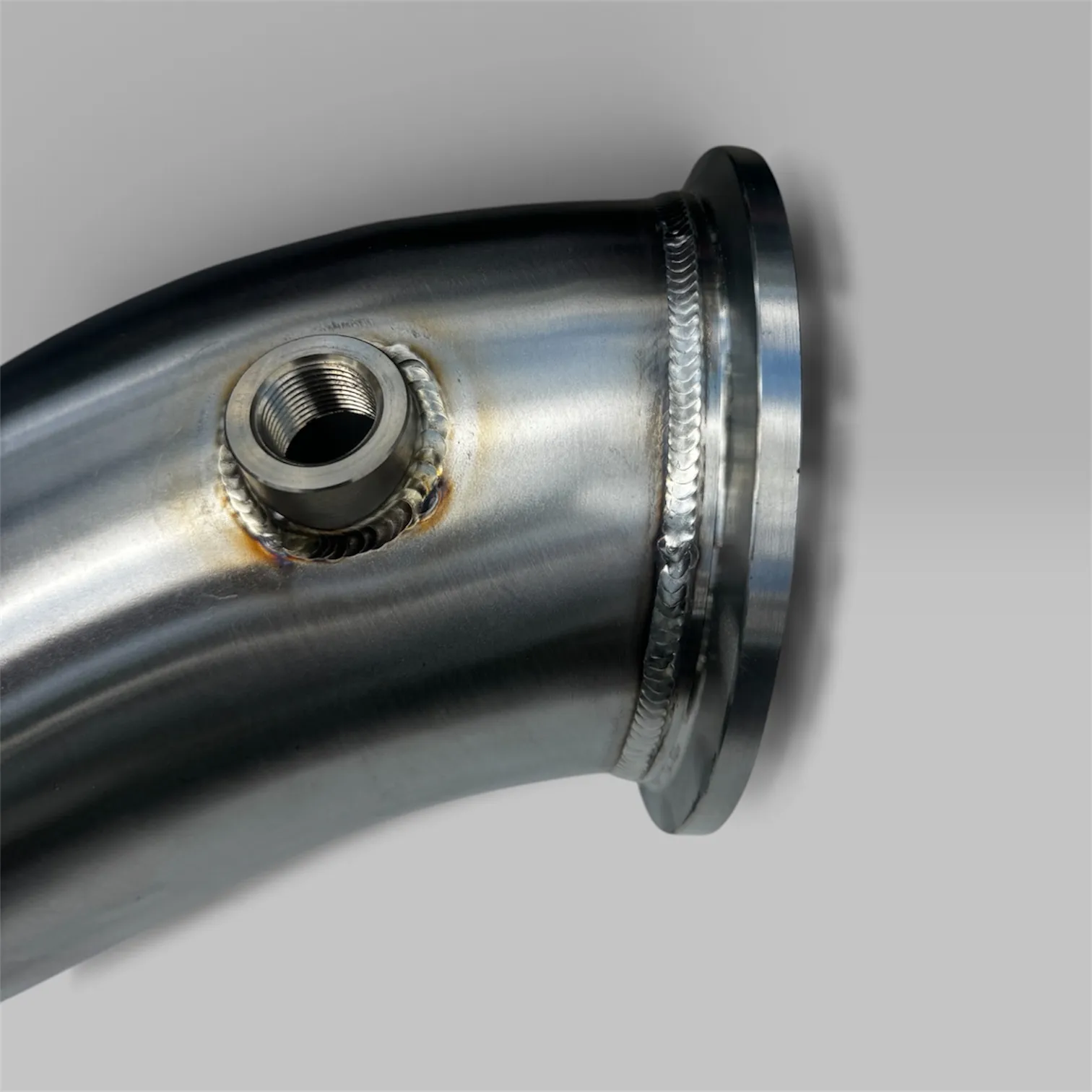 Turbo-side V-band flange and O2 sensor bung on the EuroSpec BMW B58 downpipe